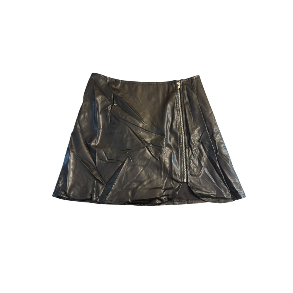 Cupshe Black Faux Leather Side Zip Mini Skirt Size Small NWT